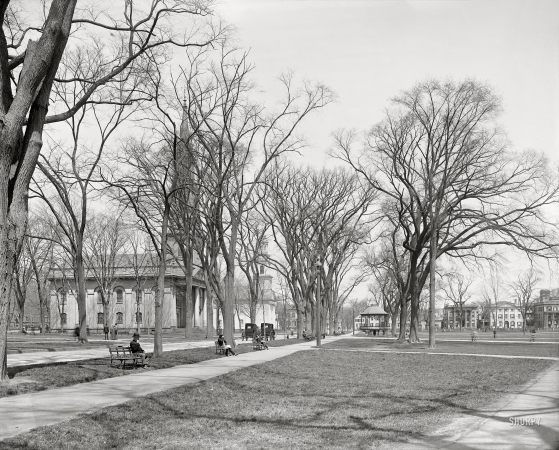 Photo showing: On the Green -- New Haven, Connecticut, circa 1900. Temple Street and churches on the Green.