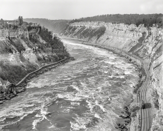 Photo showing: Water Under the Bridge -- Circa 1900. Whirlpool Rapids from Niagara Railway bridge, Niagara Falls, N.Y.