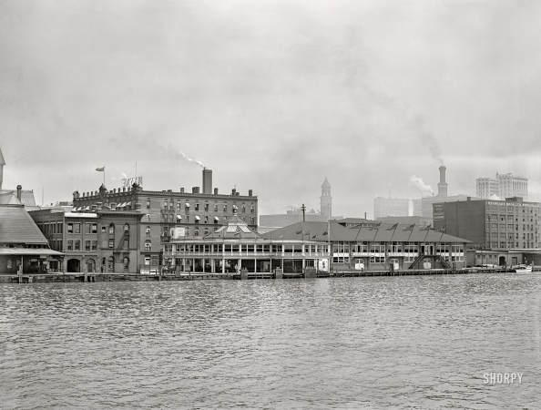 Photo showing: Wayne Water -- The Detroit River circa 1910. Wayne Hotel and pavilion from the river.