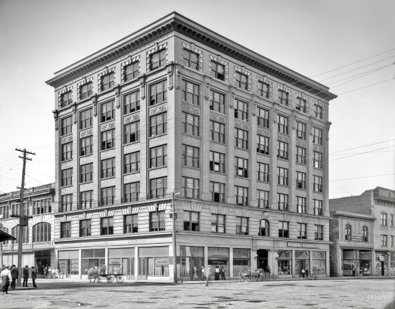 Photo showing: Pensacola Electric -- Florida circa 1908. Blount Building, Pensacola.