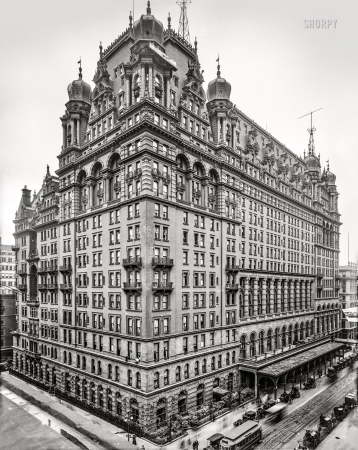 Photo showing: Waldorf-Astoria Hotel -- New York circa 1910. Waldorf-Astoria Hotel, Fifth Avenue and West 34th Street.