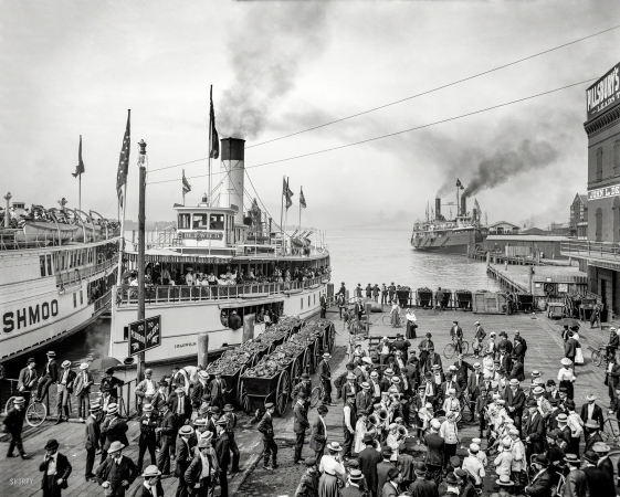 Photo showing: River City -- Detroit circa 1901. Excursion steamers Tashmoo and Idlewild at wharf.