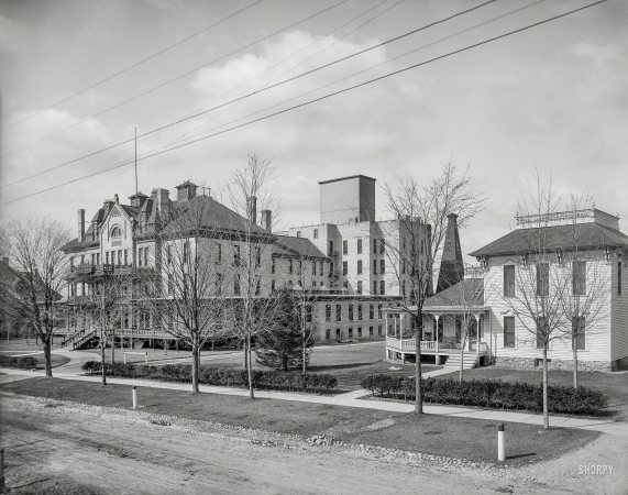 Photo showing: Alma Sanitarium -- Alma, Michigan, circa 1902.