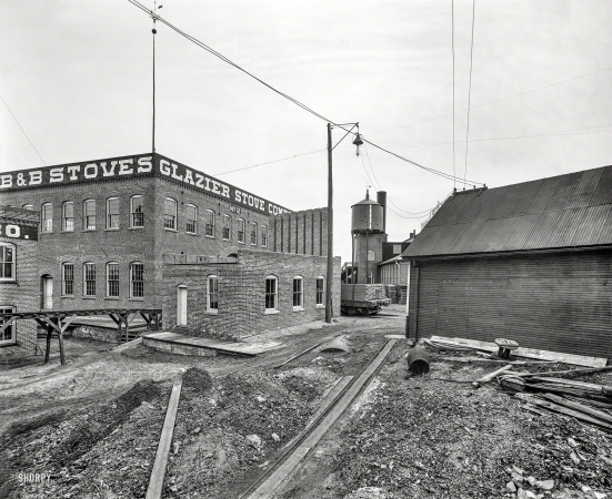 Photo showing: A Hot Mess -- Circa 1901. Glazier Stove Company, brass foundry, Chelsea, Michigan.