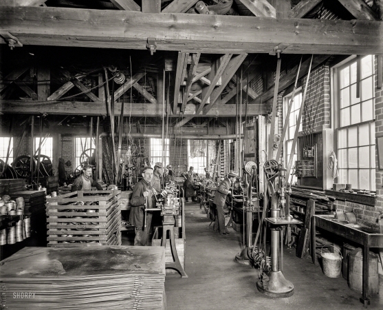 Photo showing: Capitalist Tools -- Chelsea, Michigan, circa 1901. Glazier Stove Company, machine room.