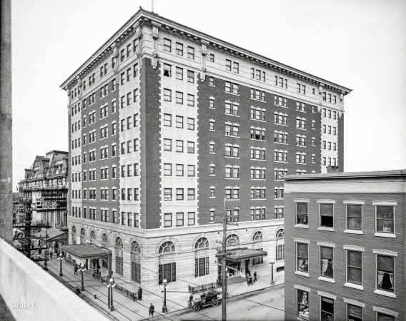 Photo showing: Hotel Utica -- Utica, New York, circa 1910. Hotel Utica.