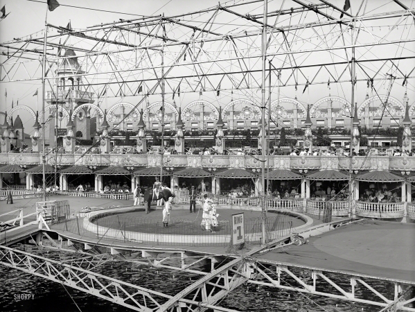 Photo showing: One-Ring Circus -- New York circa 1905. Circus at Luna Park, Coney Island.