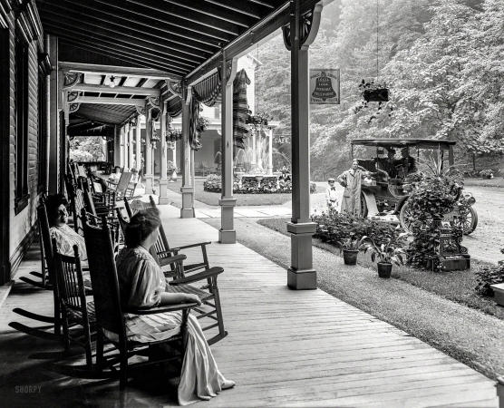 Photo showing: Rest Stop -- Circa 1905. Front piazza of Kittatinny House, Delaware Water Gap, Pennsylvania.