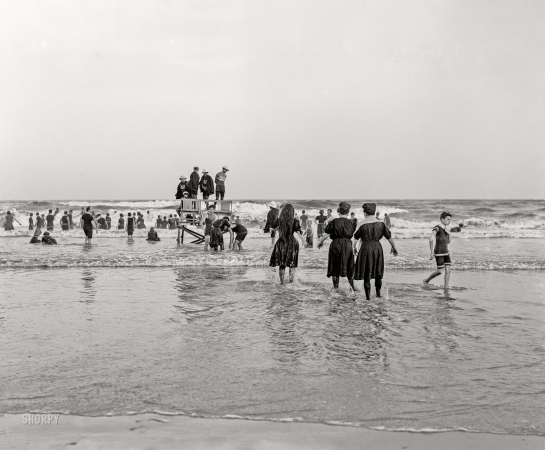 Photo showing: AC Beach Patrol -- The Jersey Shore circa 1907. The Atlantic City Beach Patrol -- Lifesavers on the lookout.
