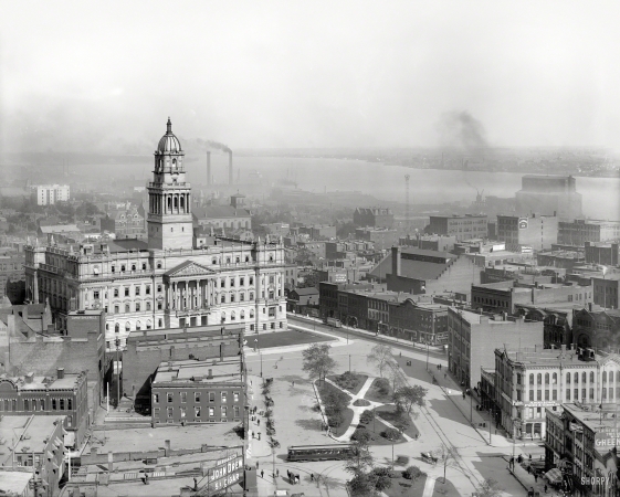 Photo showing: Start Your Engines -- Detroit circa 1903. Wayne County Building, looking east across Detroit River from Majestic Building.