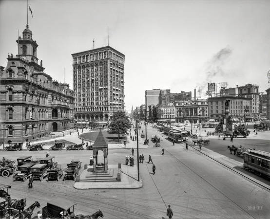 Photo showing: Metropolitan Life. -- 1912. Woodward Avenue at Fort Street -- Campus Martius, City Hall and Detroit Opera House.
