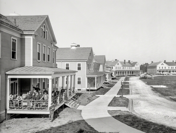 Photo showing: War Gamers -- Circa 1910. The barracks, Fort Oglethorpe, Chickamauga Park, Georgia.