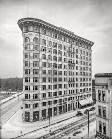 Photo showing: Eleven-Up -- Indianapolis circa 1907. Knights of Pythias Building.