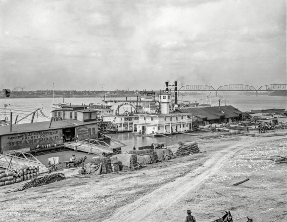 Photo showing: Louisville Wharfboat -- Circa 1905. Ohio River levee at Louisville, Kentucky.