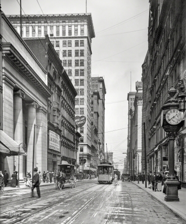 Photo showing: Sweet Street -- Circa 1907. Fourth Street, Cincinnati, Ohio.