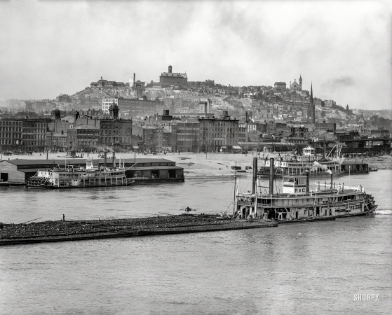Photo showing: Old Iron Sides -- Circa 1907. Cincinnati -- Mount Adams across Ohio River from Covington, Kentucky.