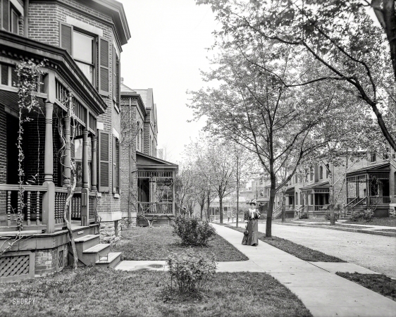 Photo showing: Officers Quarters -- 1907. Officers' quarters. Fort Thomas, Kentucky.