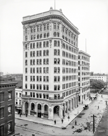 Photo showing: B.S. on Bull Street -- Georgia circa 1907. National Bank of Savannah, Bull Street.
