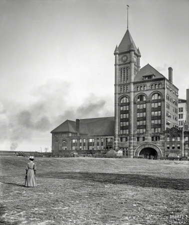 Photo showing: Going Alone -- Chicago circa 1907. Illinois Central Railway station.