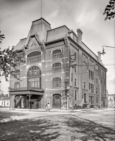 Photo showing: Academy of Music -- Saginaw, Michigan, circa 1907. Academy of Music, Washington Avenue.