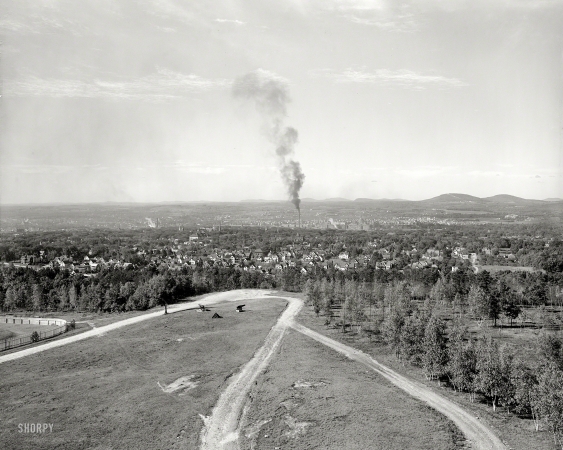 Photo showing: Direct Hit -- Circa 1908. Manchester, New Hampshire, from Derryfield Park.