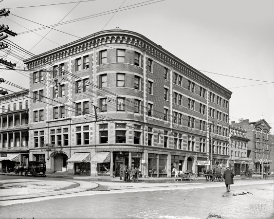 Photo showing: The Richmond. -- North Adams, Massachusetts, circa 1908. Richmond Hotel.