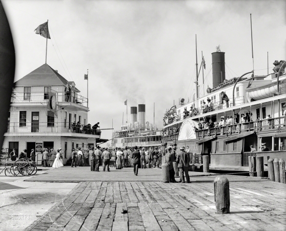 Photo showing: Thompsons Tug Office -- Port Huron, Michigan, circa 1908. Steamers at pier.