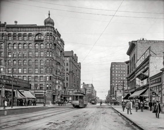 Photo showing: The White Is King -- Circa 1908. Hennepin Avenue, Minneapolis.