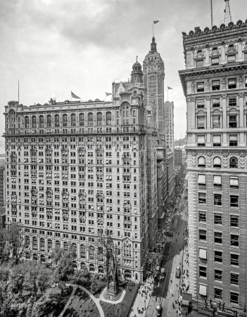 Photo showing: New York Skyscrapers -- New York circa 1908. Broadway and Trinity Building. With the Singer tower bringing up the rear.