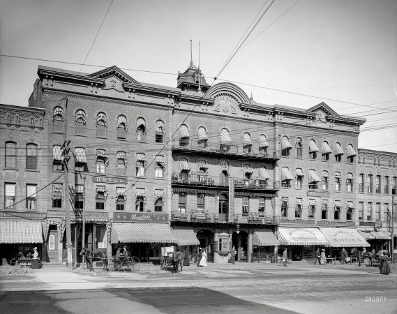 Photo showing: The Draper -- 1907. Northampton, Massachusetts -- Draper Hotel.