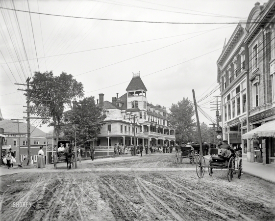Photo showing: Berkeley House -- 1909. The Berkeley, Saranac Lake, Adirondack Mts., N.Y.