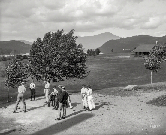 Photo showing: Blowing Tree -- 1909. Stevens House golf links, Lake Placid, Adirondack Mountains, New York.</br />
ALTERNATE VERSION: <a href=https://www.junipergallery.com/node/9995><u>Click here.</u></a>