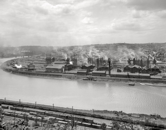 Photo showing: Duquesne Steel -- The Monongahela River circa 1909. Duquesne Steel Plant, Carnegie Steel Co., Duquesne, Pa.