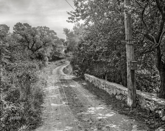 Photo showing: Old Ferry Lane -- Circa 1910. Old Ferry Lane -- Kittery Point, Maine.