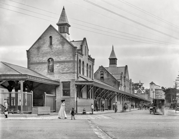 Photo showing: Delaware & Hudson Depot -- Saratoga Springs, New York, circa 1908. Delaware & Hudson Railroad station.