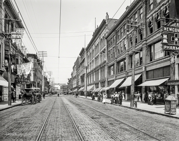 Photo showing: Summer Sale -- Knoxville, Tennessee, circa 1905. Gay Street north from Wall Street.