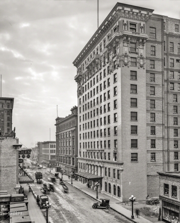 Photo showing: Hotel Radisson -- Minneapolis circa 1910. Hotel Radisson and Seventh Street.