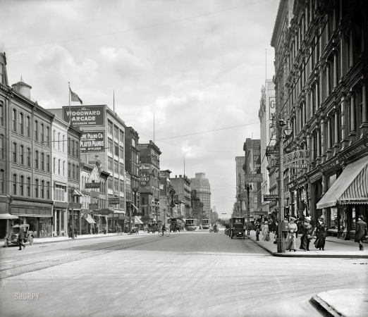 Photo showing: Avenue W -- Detroit, 1910. Woodward Avenue.