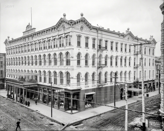 Photo showing: New Capital -- Little Rock, Arkansas, circa 1910. New Capital Hotel, Markham Street.