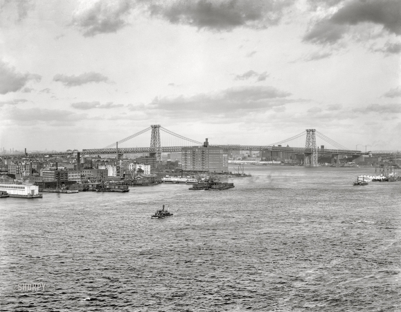 Photo showing: Milled in Manhattan -- New York circa 1910. Williamsburg Bridge and East River waterfront.