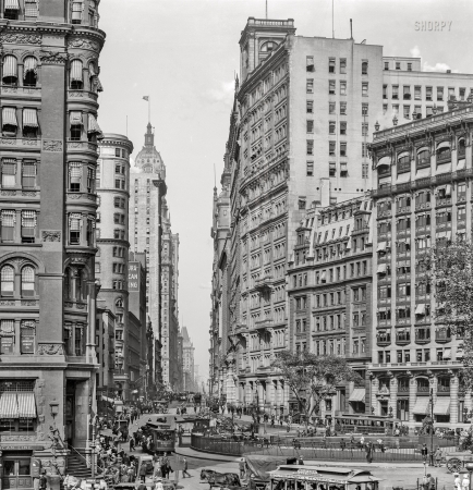 Photo showing: Gotham Gulch -- New York circa 1911. The Canyon of Lower Broadway at Bowling Green and Battery Place.