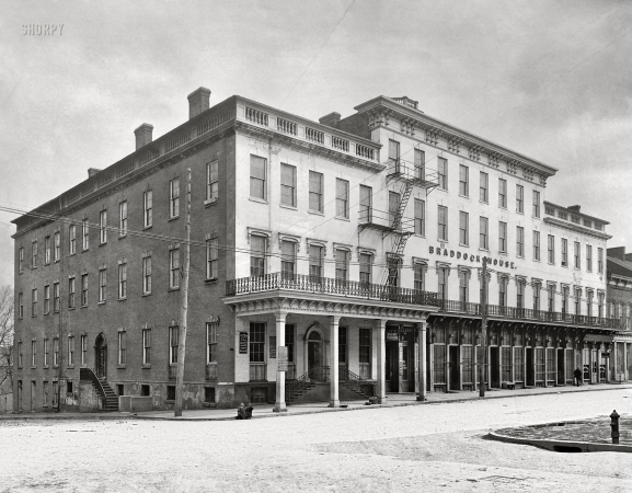 Photo showing: Braddock House -- Alexandria, Virginia, circa 1910. Braddock House.