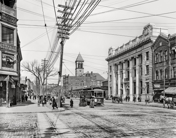 Photo showing: Central Square -- Cambridge, Mass., circa 1912. Central Square and Massachusetts Avenue.