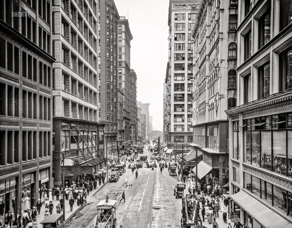 Photo showing: West From Wabash -- Chicago circa 1910. Madison Street west from Wabash Avenue.