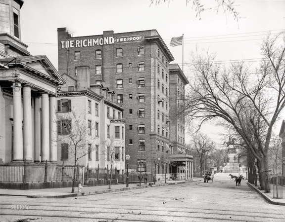Photo showing: The Richmond -- Richmond, Virginia, circa 1907. Grace Street and Capitol Square east from 8th.
