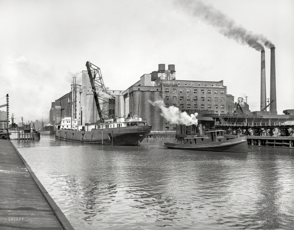 Photo showing: Milwaukee of Buffalo -- Buffalo, New York, circa 1910. Washburn-Crosby Co. flour mills.