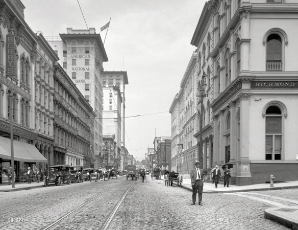 Photo showing: Richmond Roue -- Richmond, Virginia, circa 1912. Main Street, west from 11th.