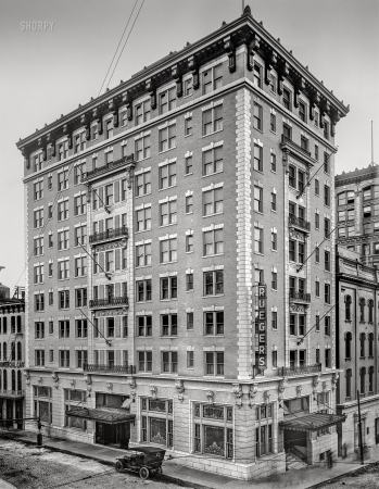 Photo showing: Hotel Rueger -- 1913. Richmond, Virginia. Hotel Rueger -- Bank and Ninth Streets.