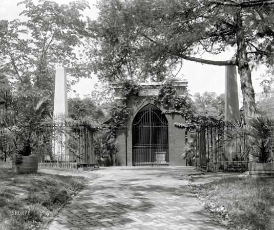 Photo showing: Washington, DCeased -- Fairfax County, Virginia, 1902. Mount Vernon -- Washington's tomb.