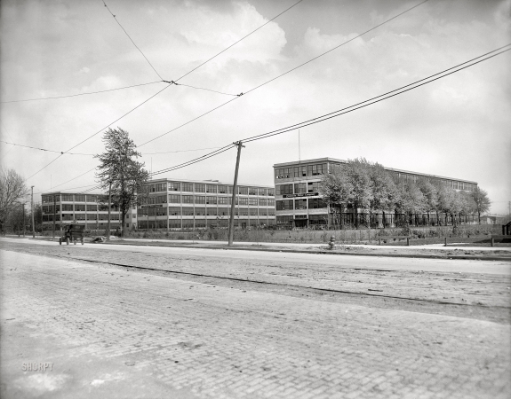 Photo showing: ChalMoCo -- Detroit circa 1915. Chalmers Motor Company factory.